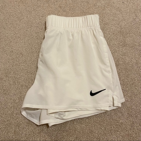Nike 2 in 1 shorts size XS - Picture 3 of 3